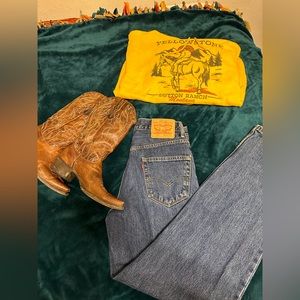 Dark wash Levi jeans! Style 550. Yellowstone hoodie